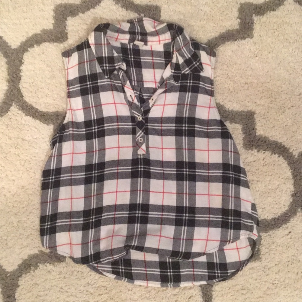 Paid sleeveless button down